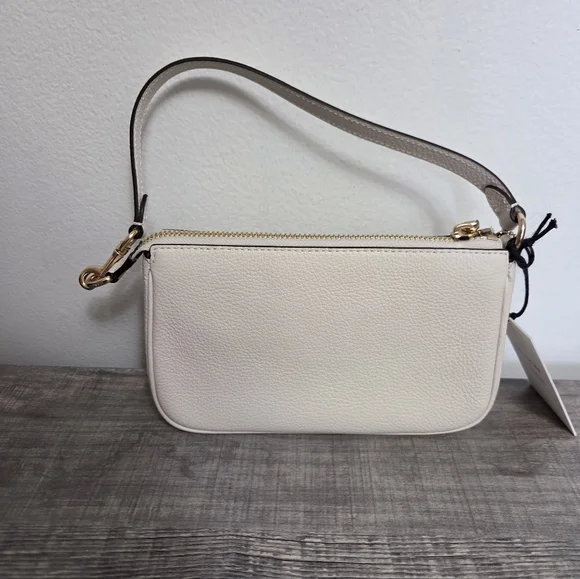 New COACH X Peanuts Notila 19 With Both Fob's N Socks - Picture 3 of 14